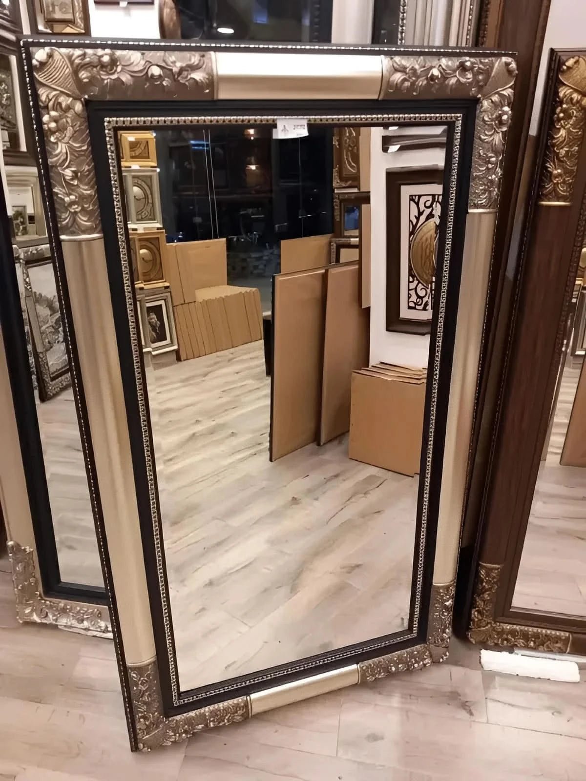 مراية كلاسيك مودرن - وسط - فضي - Azizi Design - عزيزي ديزين