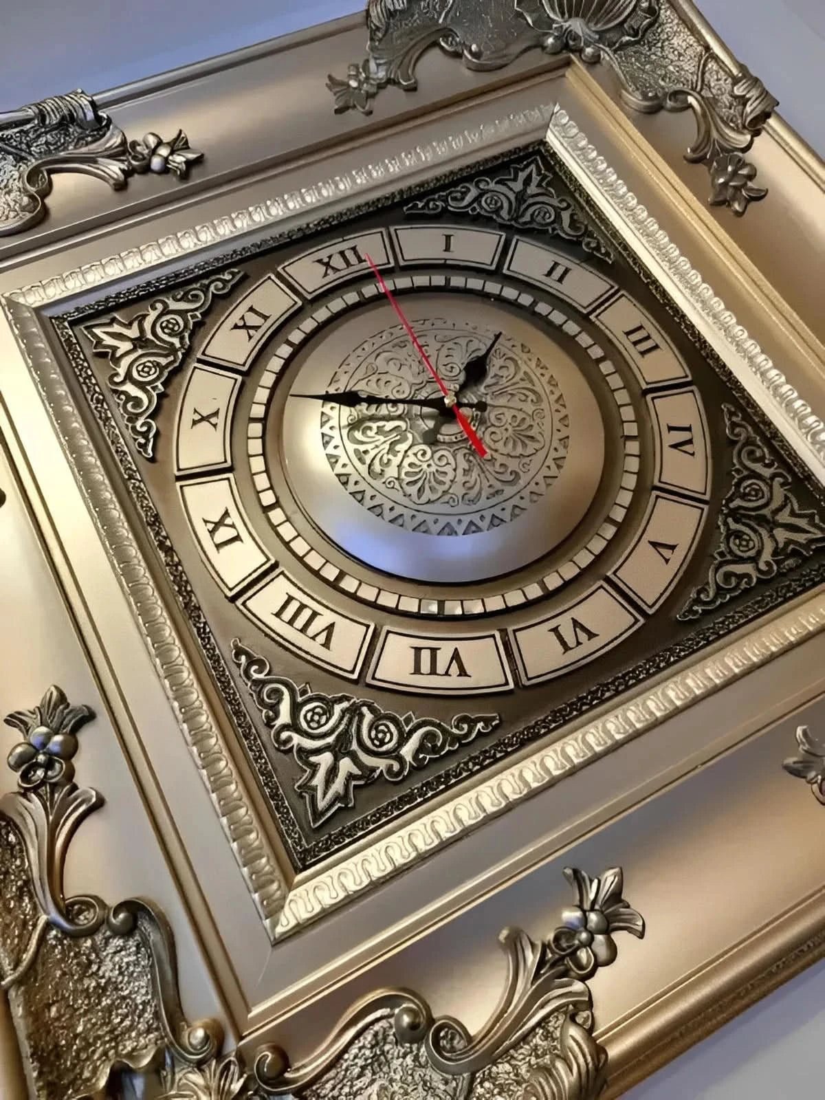 ساعة فاخرة - فضي - Azizi Design - عزيزي ديزين