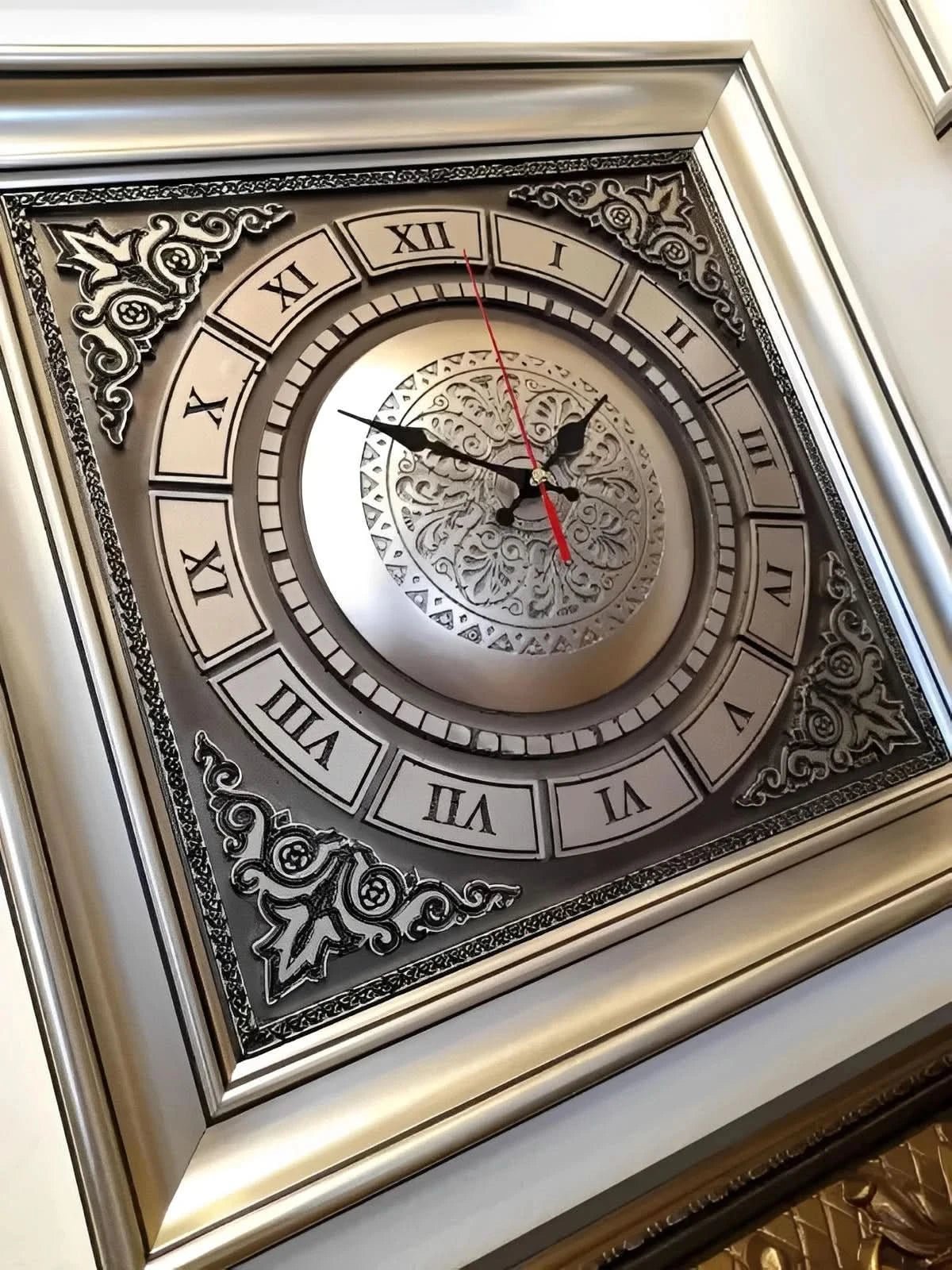 ساعة فاخرة - فضي - Azizi Design - عزيزي ديزين