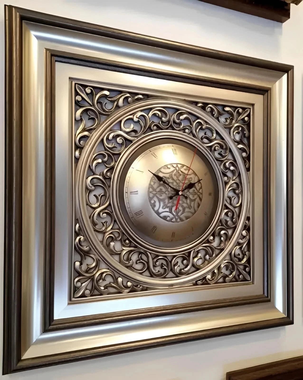 ساعة فاخرة - كبيرة - فضي - Azizi Design - عزيزي ديزين