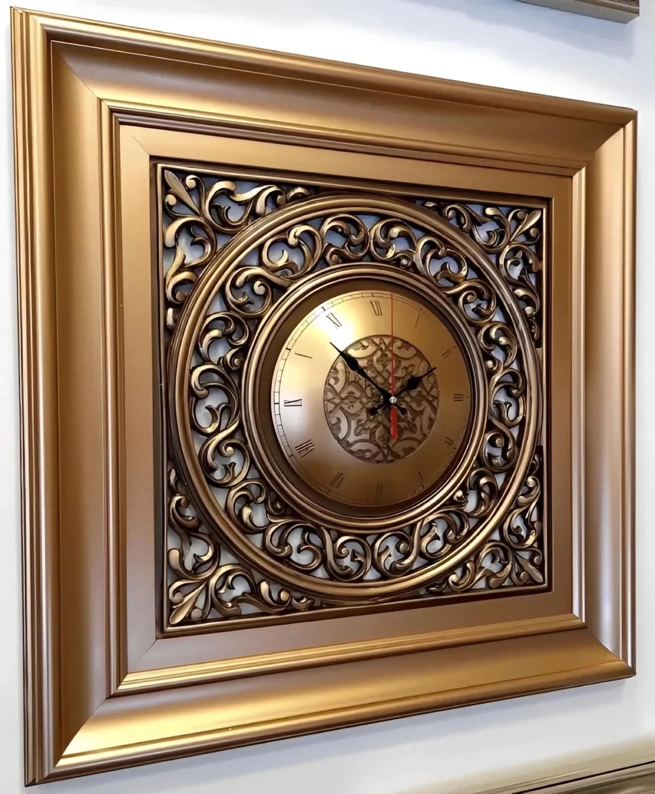 ساعة فاخرة - كبيرة - ذهبي - Azizi Design - عزيزي ديزين