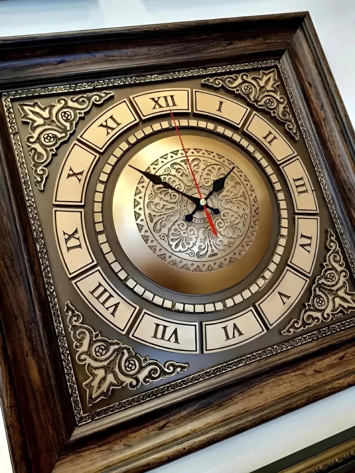 ساعة فاخرة - صغيرة - بني - Azizi Design - عزيزي ديزين