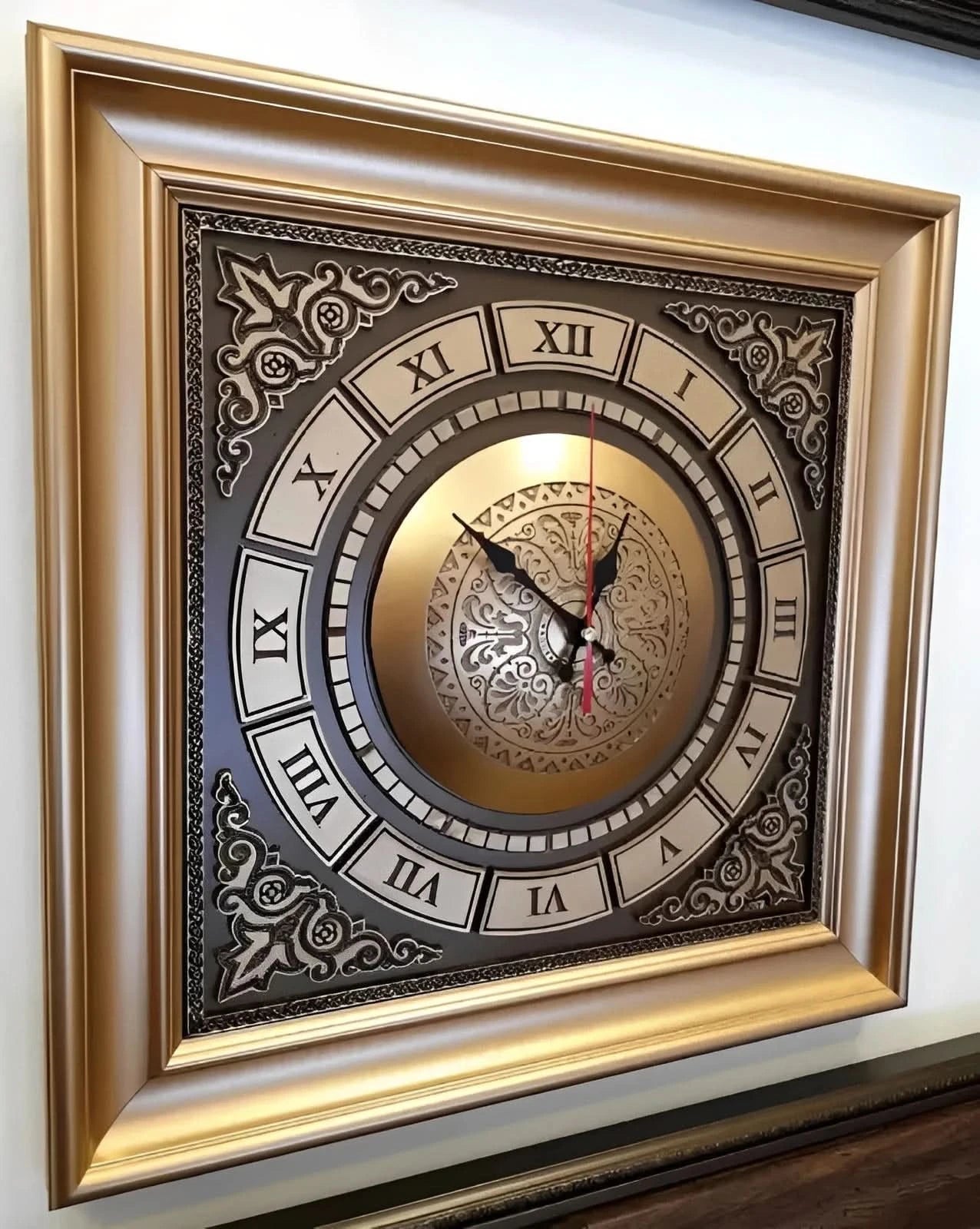 ساعة فاخرة - ذهبي - Azizi Design - عزيزي ديزين