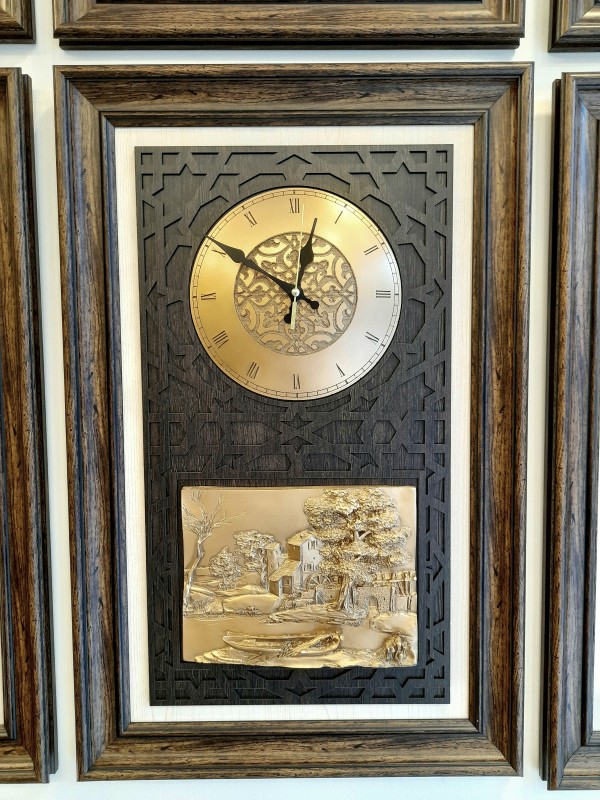 Wall clock with tableau